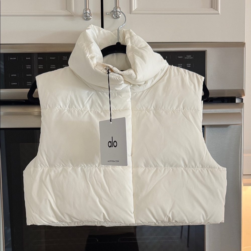ALO Yoga White Cropped Puffer Vest